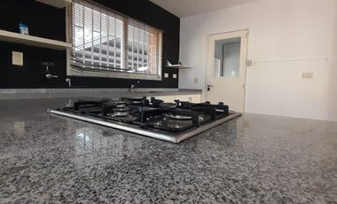 Casa en venta tres dormitorios Amplio terreno. Cerro de las Rosas
