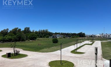 Departamento 2 ambientes, balcón corrido con parrilla y vista abierta.
