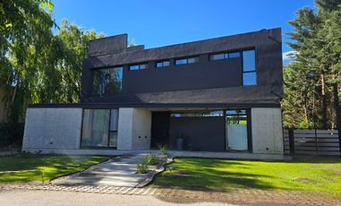Casa en alquiler- Neuquen La Zagala barrio privado