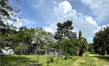 Oportunidad! Se Vende Hermoso Terreno de Esquina en Vía al Valle