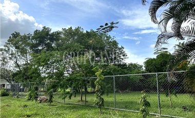 Oportunidad! Se Vende Hermoso Terreno de Esquina en Vía al Valle