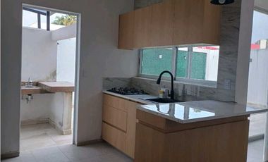 CASA AMUEBLADA EN RENTA EN JIUTEPEC EN PRIVADA CON ALBERCA PROPIA