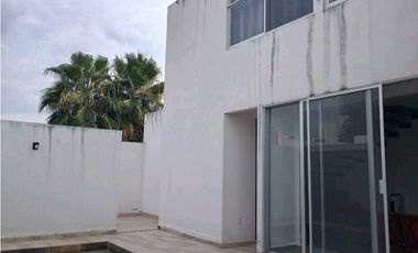CASA AMUEBLADA EN RENTA EN JIUTEPEC EN PRIVADA CON ALBERCA PROPIA