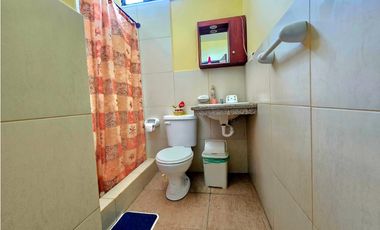 Vendo casa esquinera en Manta atrás del Coral