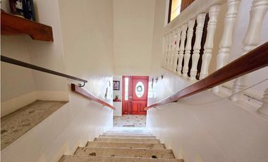 Vendo casa esquinera en Manta atrás del Coral