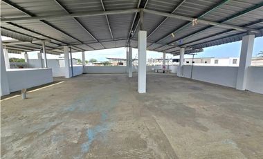 Vendo casa esquinera en Manta atrás del Coral