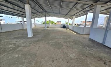 Vendo casa esquinera en Manta atrás del Coral