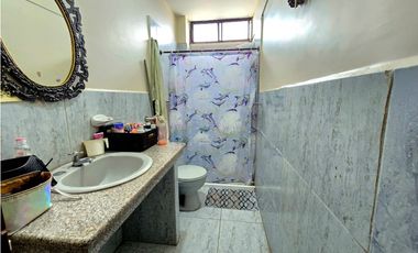 Vendo casa esquinera en Manta atrás del Coral