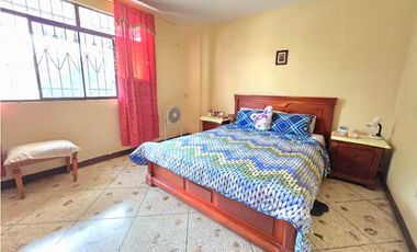 Vendo casa esquinera en Manta atrás del Coral