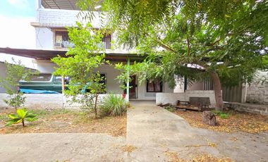Vendo casa esquinera en Manta atrás del Coral