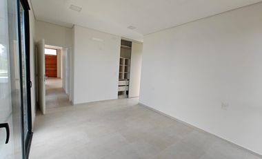 Casa con pileta en Santa Elisa Pilar del Este