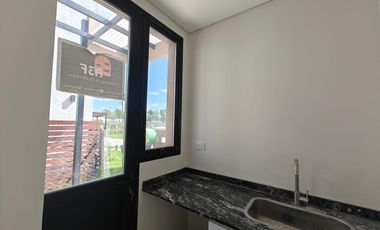 Casa con pileta en Santa Elisa Pilar del Este