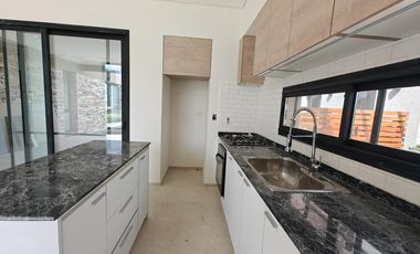 Casa con pileta en Santa Elisa Pilar del Este