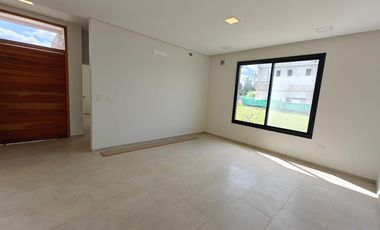 Casa con pileta en Santa Elisa Pilar del Este