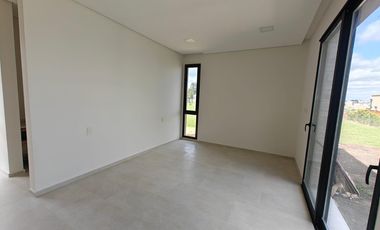 Casa con pileta en Santa Elisa Pilar del Este