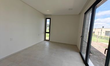 Casa con pileta en Santa Elisa Pilar del Este
