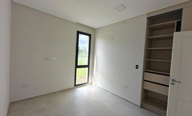 Casa con pileta en Santa Elisa Pilar del Este