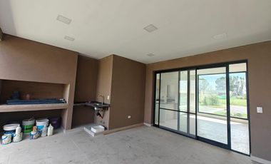 Casa con pileta en Santa Elisa Pilar del Este