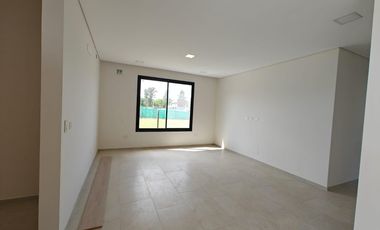 Casa con pileta en Santa Elisa Pilar del Este