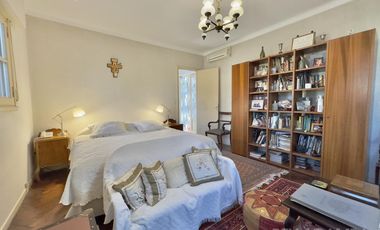CASA VENTA EN VICENTE LÓPEZ 7 AMBIENTES JARDÍN