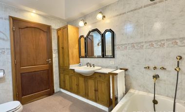 CASA VENTA EN VICENTE LÓPEZ 7 AMBIENTES JARDÍN