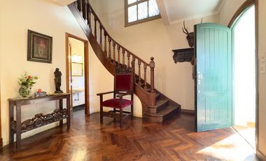 CASA VENTA EN VICENTE LÓPEZ 7 AMBIENTES JARDÍN