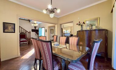 CASA VENTA EN VICENTE LÓPEZ 7 AMBIENTES JARDÍN