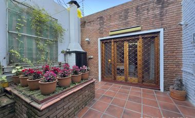 CASA VENTA EN VICENTE LÓPEZ 7 AMBIENTES JARDÍN