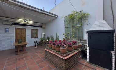 CASA VENTA EN VICENTE LÓPEZ 7 AMBIENTES JARDÍN