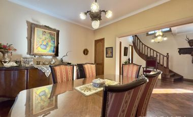 CASA VENTA EN VICENTE LÓPEZ 7 AMBIENTES JARDÍN