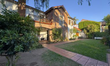 CASA VENTA EN VICENTE LÓPEZ 7 AMBIENTES JARDÍN