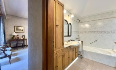 CASA VENTA EN VICENTE LÓPEZ 7 AMBIENTES JARDÍN