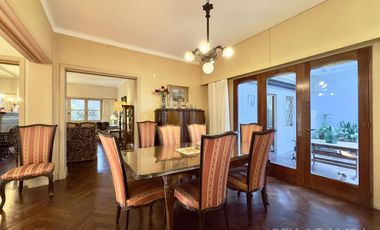 CASA VENTA EN VICENTE LÓPEZ 7 AMBIENTES JARDÍN