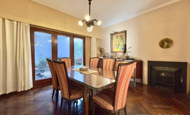 CASA VENTA EN VICENTE LÓPEZ 7 AMBIENTES JARDÍN