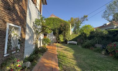 CASA VENTA EN VICENTE LÓPEZ 7 AMBIENTES JARDÍN