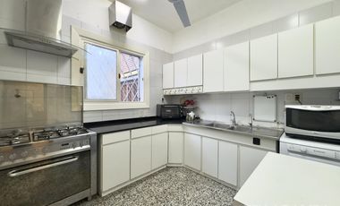 CASA VENTA EN VICENTE LÓPEZ 7 AMBIENTES JARDÍN