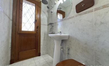 CASA VENTA EN VICENTE LÓPEZ 7 AMBIENTES JARDÍN