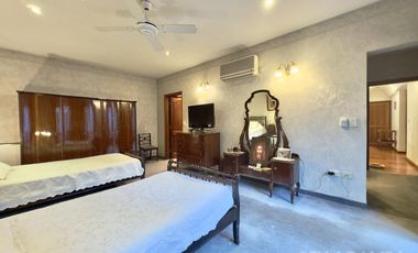 CASA VENTA EN VICENTE LÓPEZ 7 AMBIENTES JARDÍN