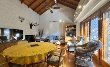 CASA VENTA EN VICENTE LÓPEZ 7 AMBIENTES JARDÍN