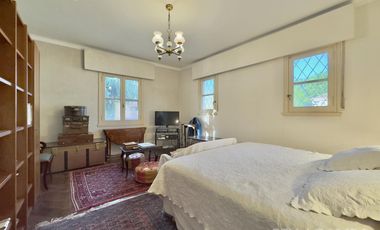 CASA VENTA EN VICENTE LÓPEZ 7 AMBIENTES JARDÍN