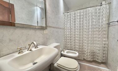 CASA VENTA EN VICENTE LÓPEZ 7 AMBIENTES JARDÍN