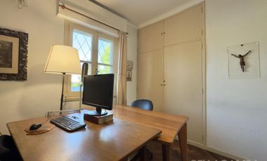 CASA VENTA EN VICENTE LÓPEZ 7 AMBIENTES JARDÍN