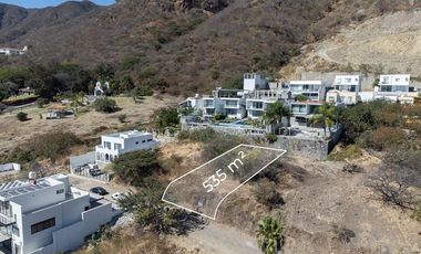 Excelente terreno en venta con gran vista a la Laguna de Chapala, rodeado de naturaleza, en perfecto nivel para acceder a cualquier sitio.