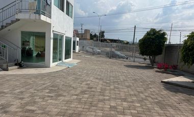 Edificio comercial en venta en Av. Universidad, SJR, Querétaro.