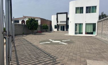 Edificio comercial en venta en Av. Universidad, SJR, Querétaro.