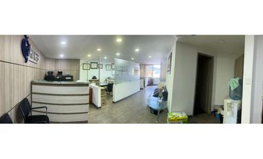 SE VENDE OFICINA EN EL CENTRO EN LA 8 CON 23 CON ASCENSOR