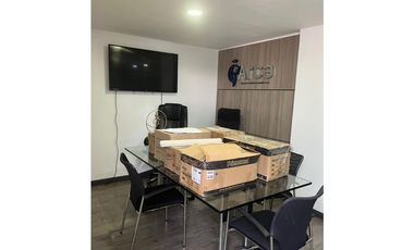 SE VENDE OFICINA EN EL CENTRO EN LA 8 CON 23 CON ASCENSOR