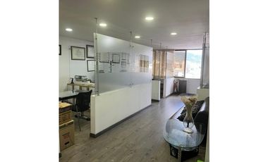 SE VENDE OFICINA EN EL CENTRO EN LA 8 CON 23 CON ASCENSOR