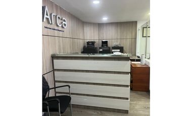 SE VENDE OFICINA EN EL CENTRO EN LA 8 CON 23 CON ASCENSOR