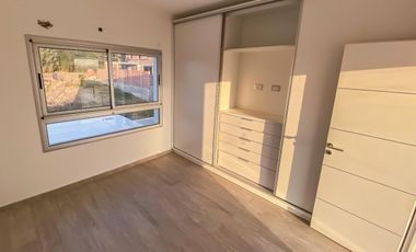 CASA A LA VENTA A ESTRENAR EN ZONA LOPEZ JORDAN Y DARWIN